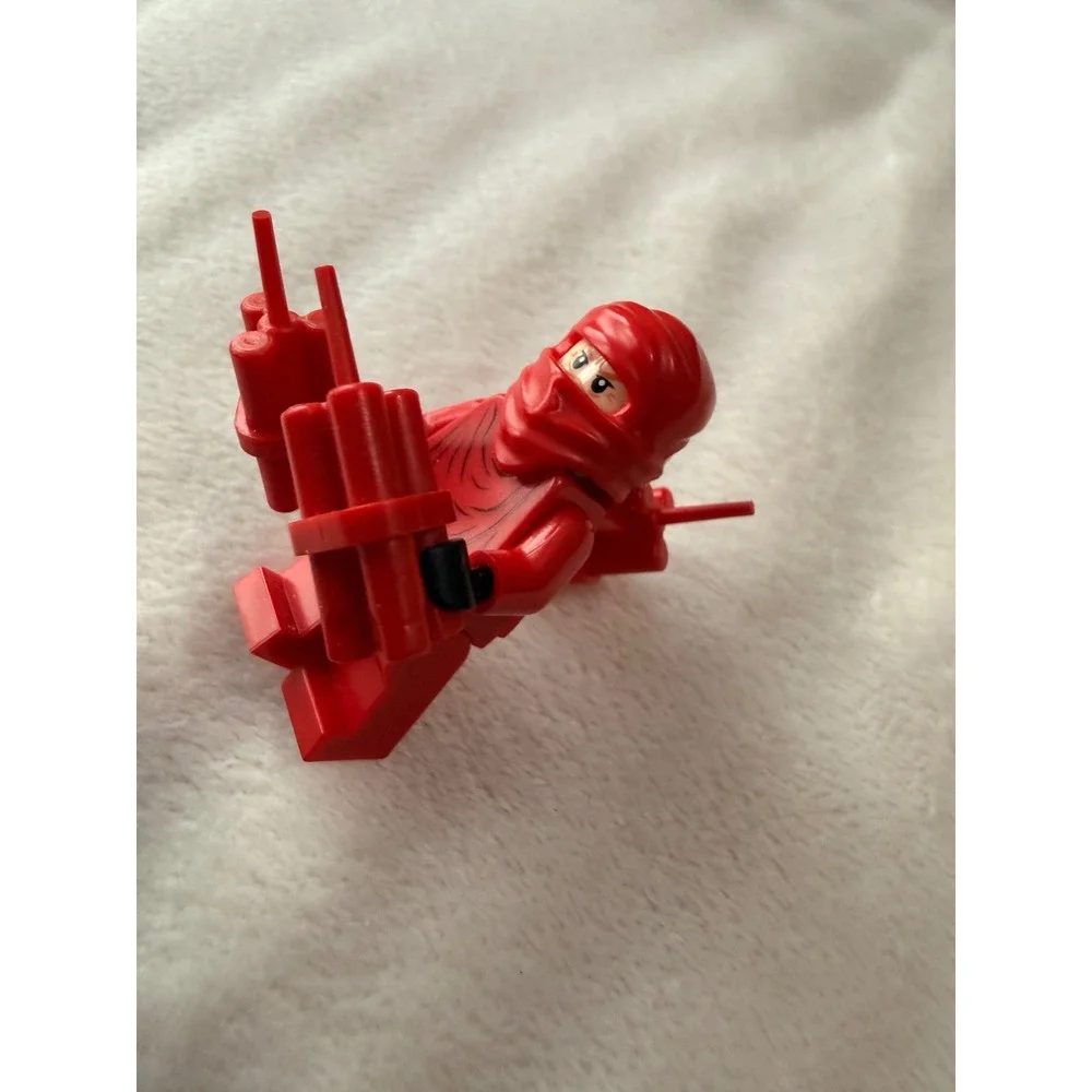 LEGO Ninjago Kai Red Ninja Minifigure with Dynamite Accessories